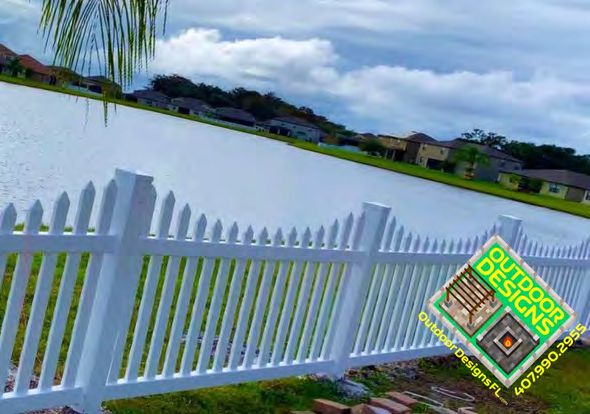 Aluminum fence with flat top rail for clean contemporary look