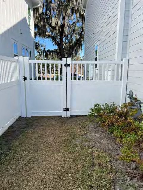 Tan vinyl fence blending naturally with Florida landscape