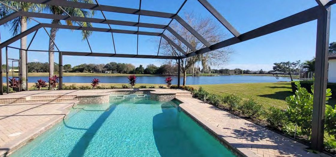 Open view screen enclosure with unobstructed panoramic backyard views